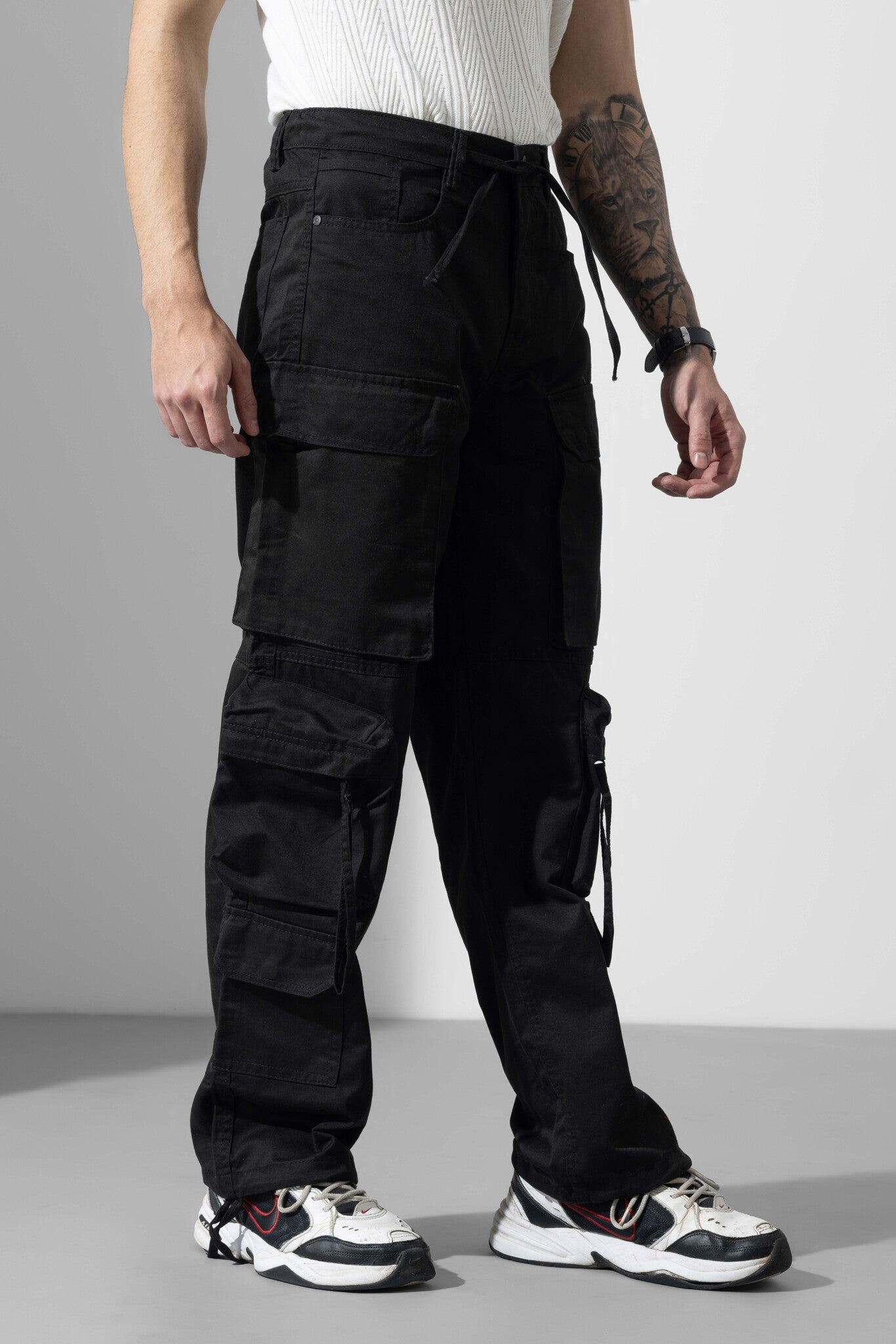 Black Men Multi Pocket Solid Cargo Pant