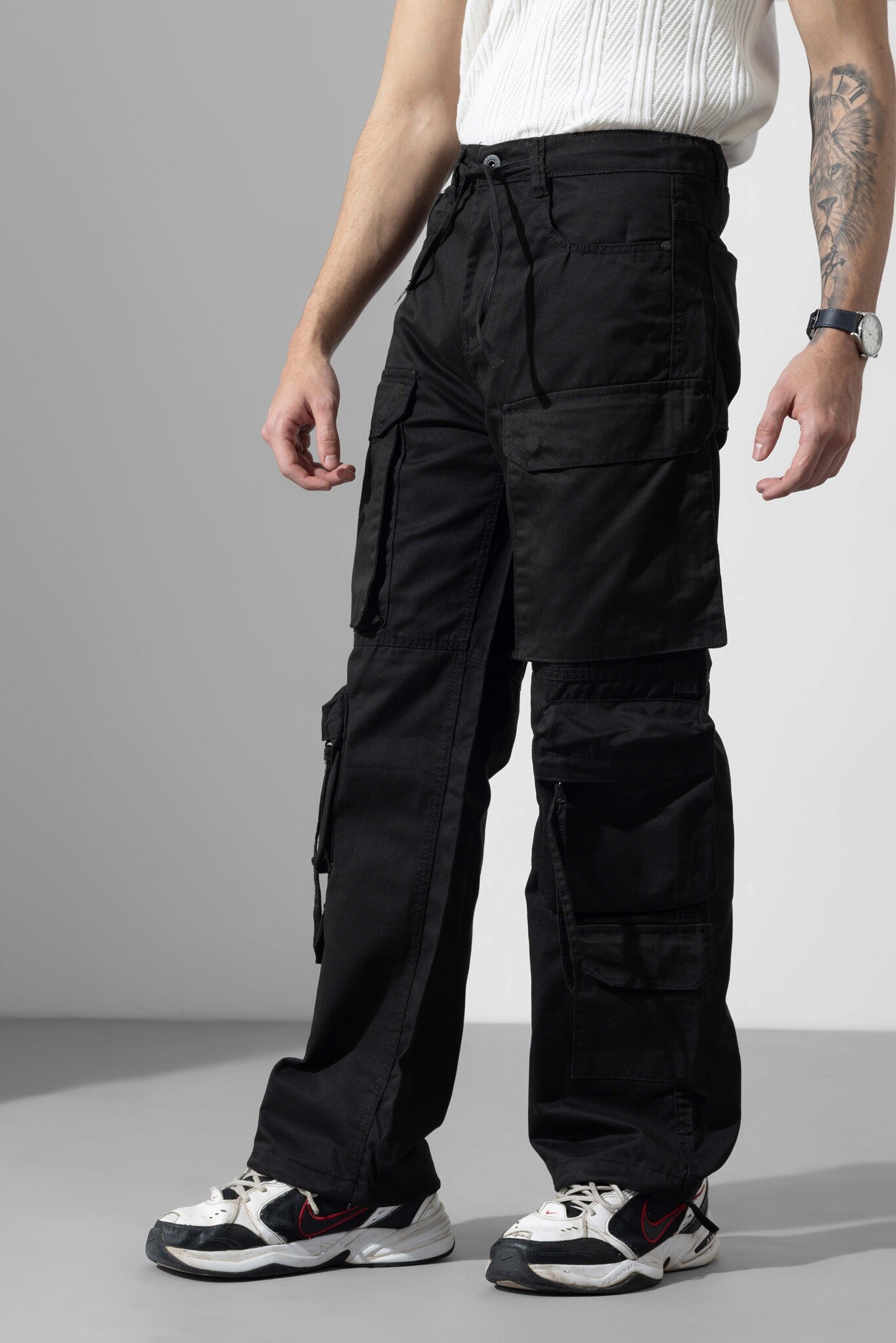 Black Men Multi Pocket Solid Cargo Pant