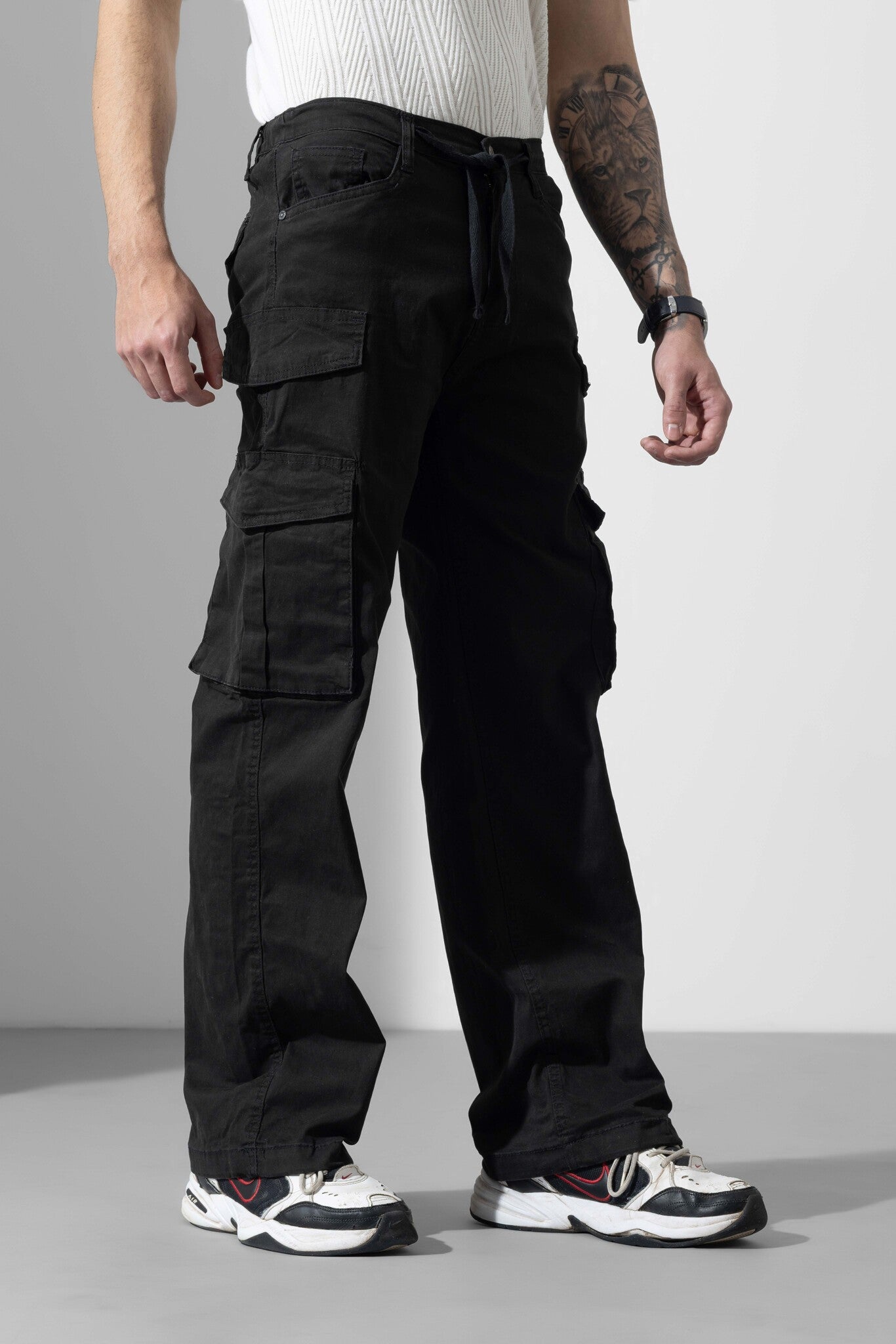 Black Men Pocket Solid Cargo Pant