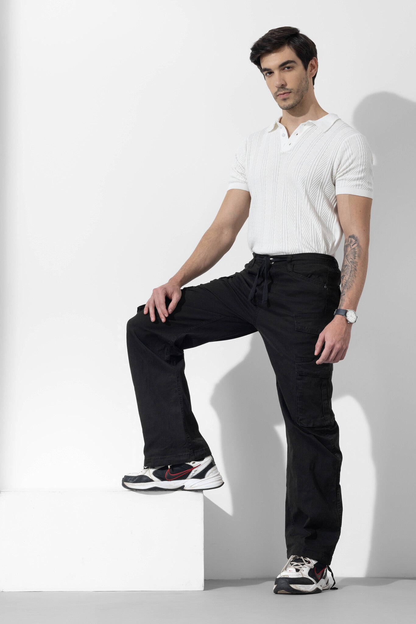 Black Men Pocket Solid Cargo Pant