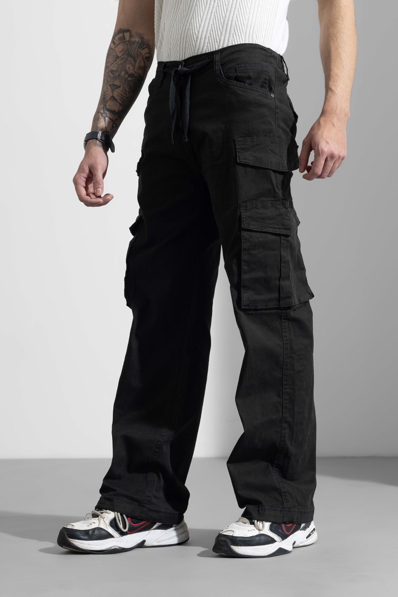 Black Men Pocket Solid Cargo Pant