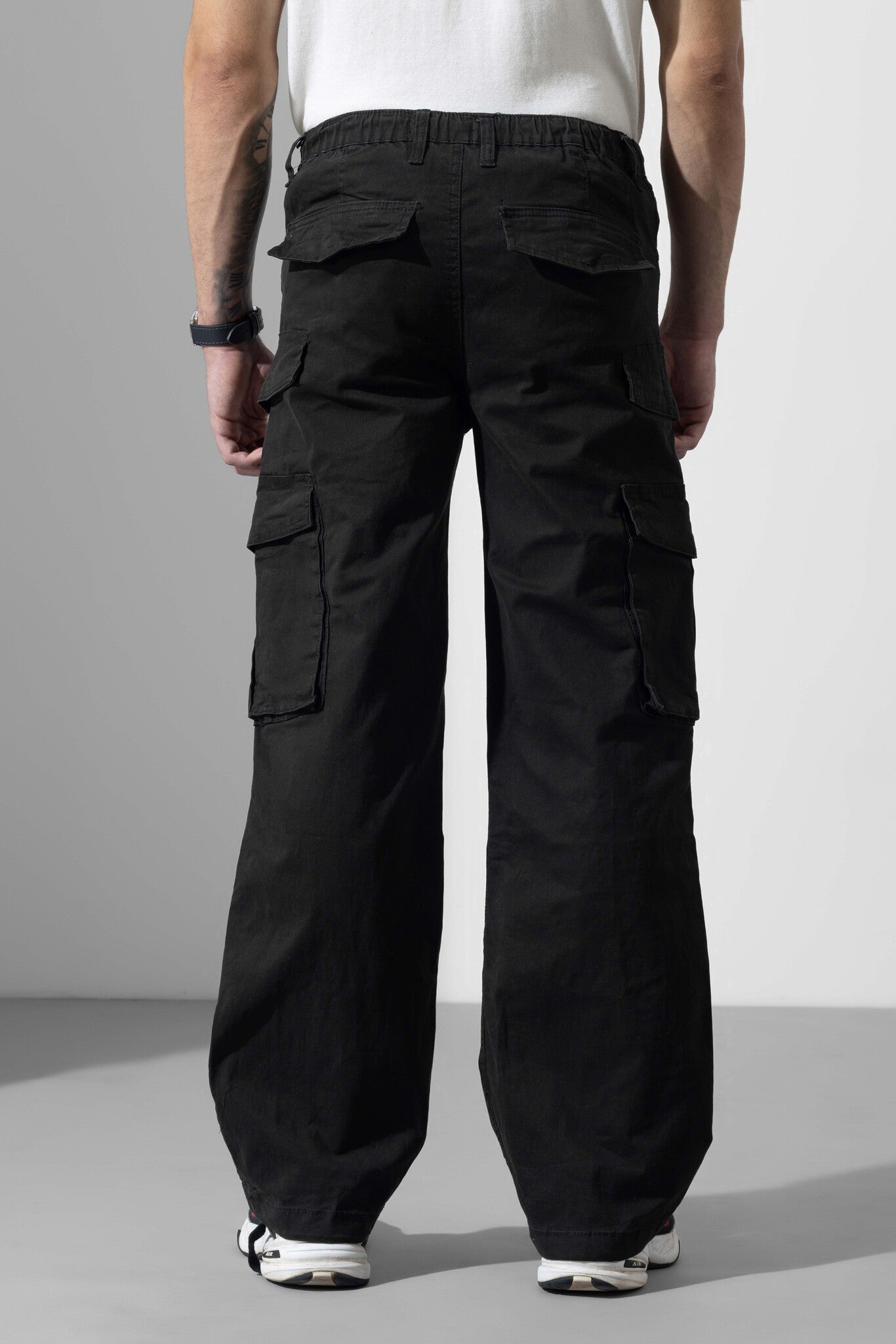 Black Men Pocket Solid Cargo Pant