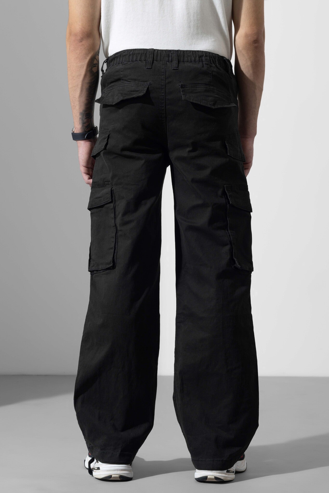 Black Men Pocket Solid Cargo Pant