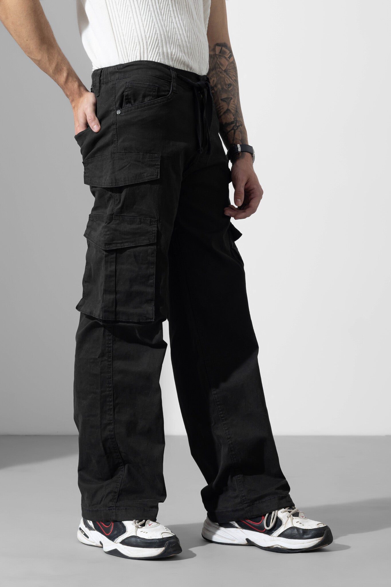 Black Men Pocket Solid Cargo Pant