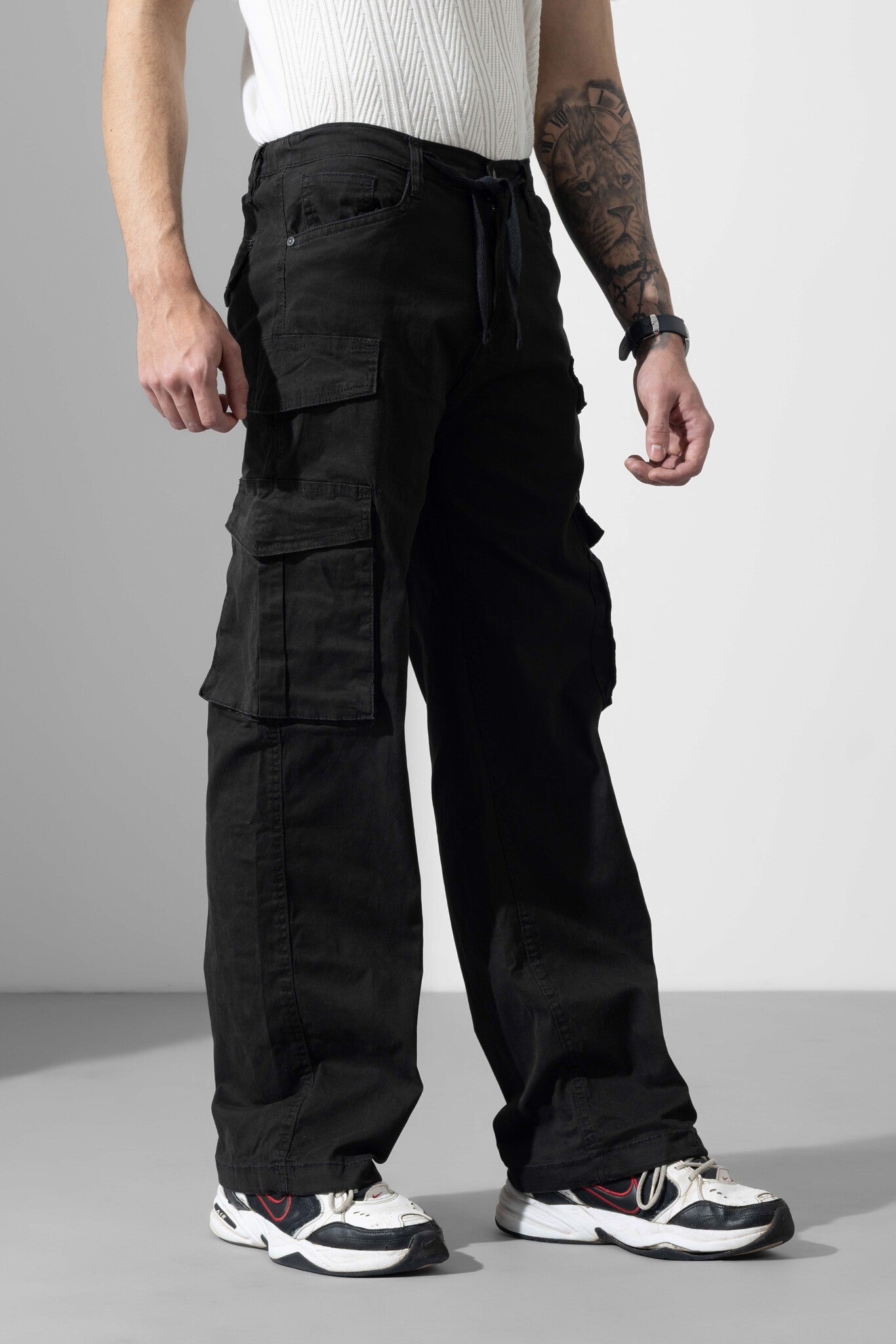 Black Men Pocket Solid Cargo Pant