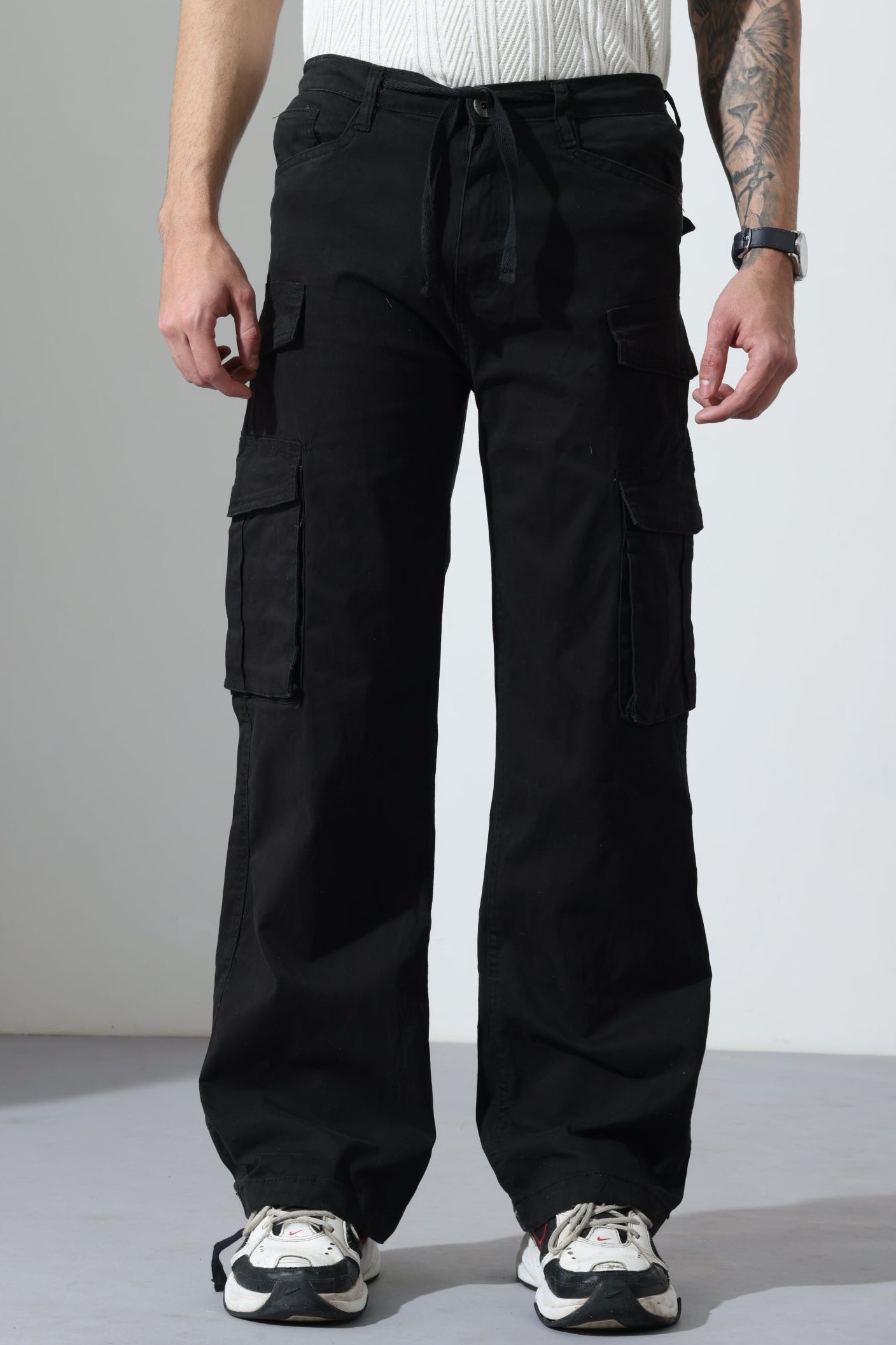 Black Men Pocket Solid Cargo Pant