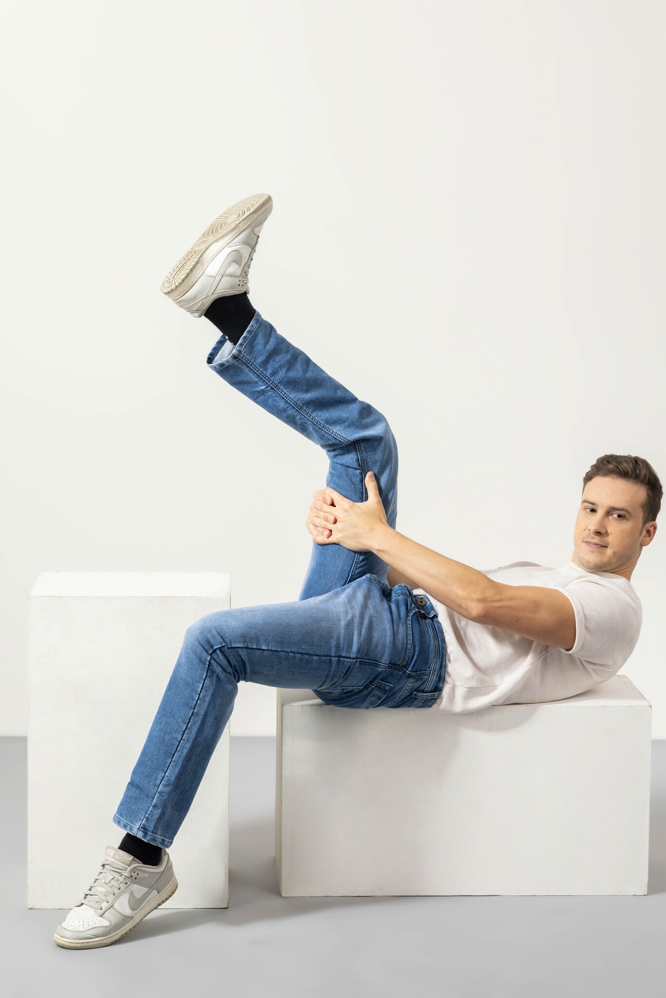 Blue Straight fit Washed Denims